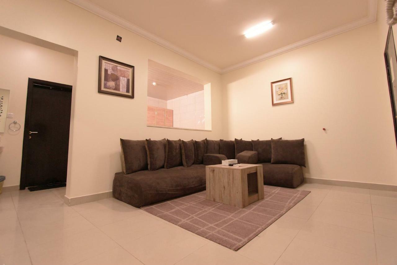 Al Qaswaa Furnished Apartements 버레이다 외부 사진